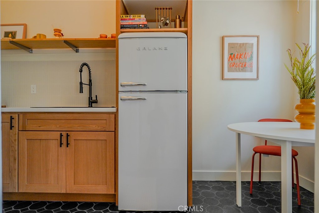 325 W 3rd Street 107