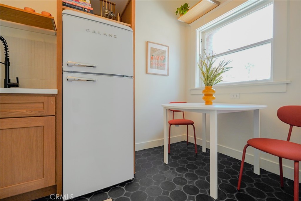 325 W 3rd Street 107