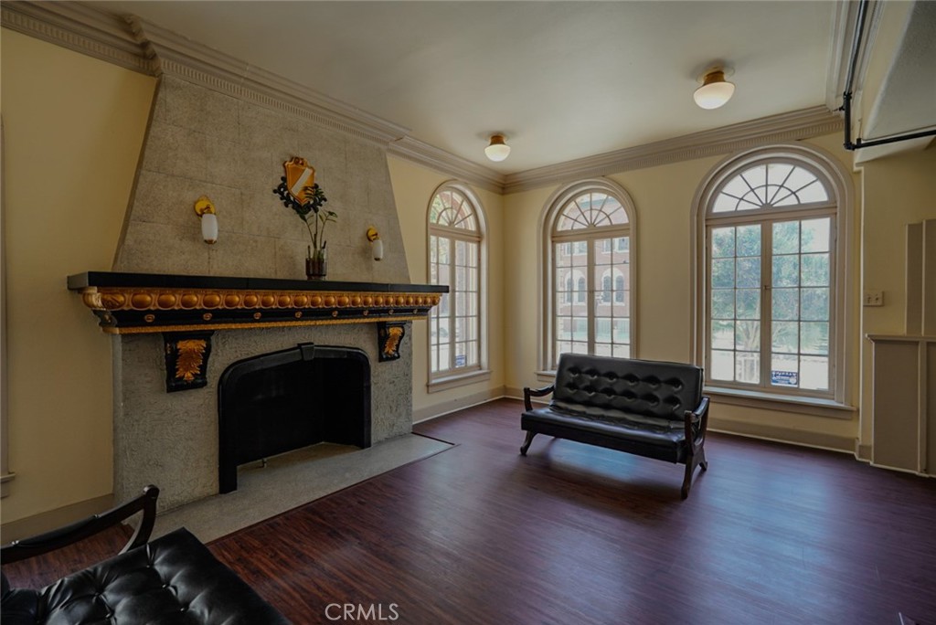 325 W 3rd Street 107