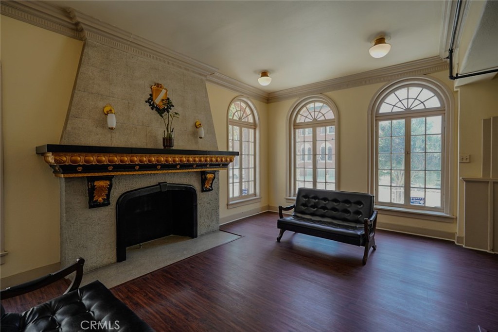 325 W 3rd Street 107