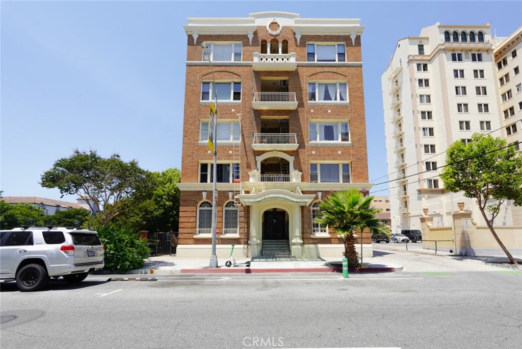 325 W 3rd Street 107