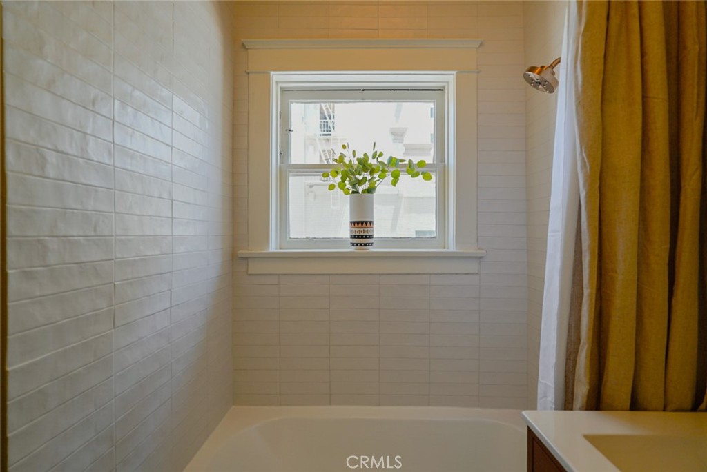 325 W 3rd Street 107