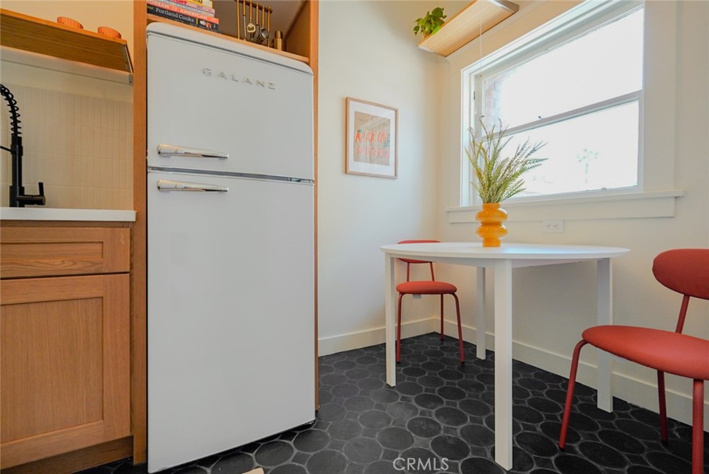 325 W 3rd Street 107