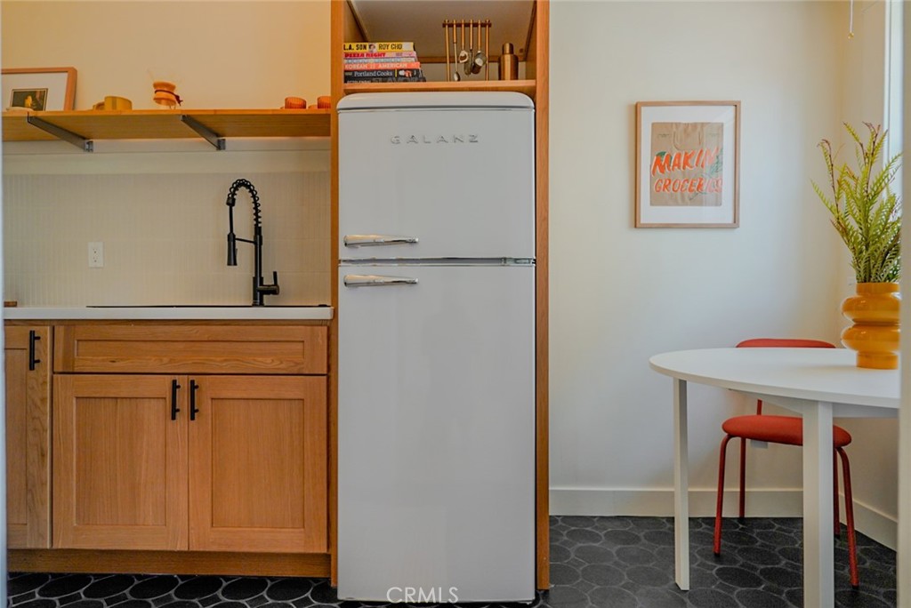 325 W 3rd Street 107