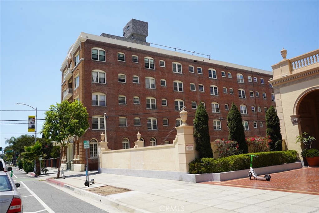 325 W 3rd Street 107