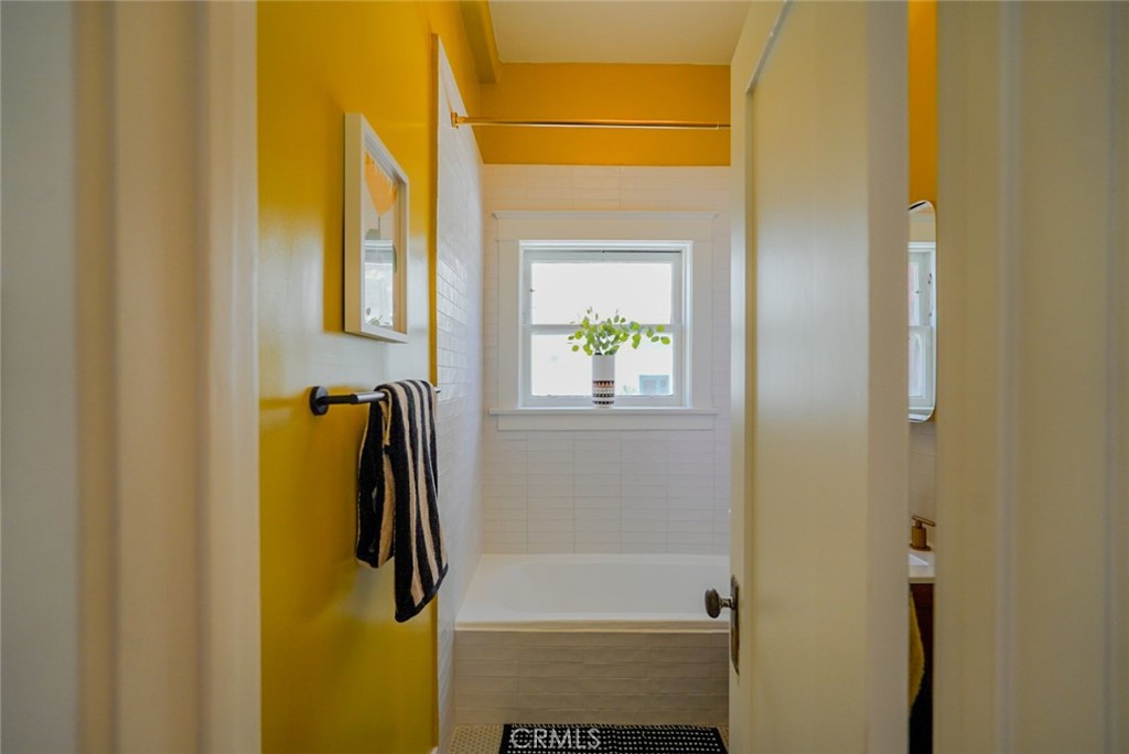 325 W 3rd Street 107