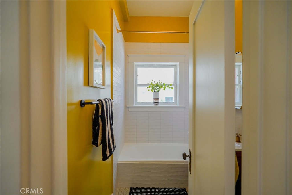 325 W 3rd Street 107
