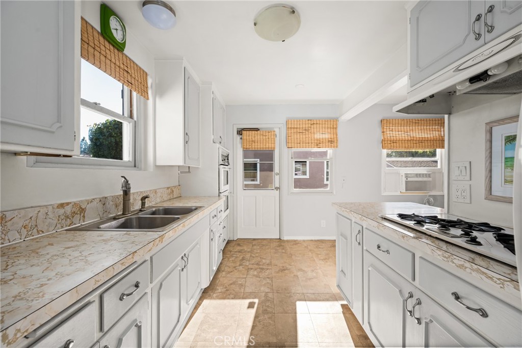 917 W Palmyra Avenue