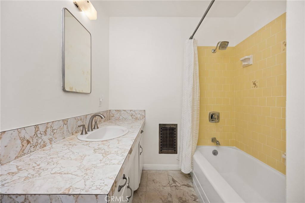 917 W Palmyra Avenue