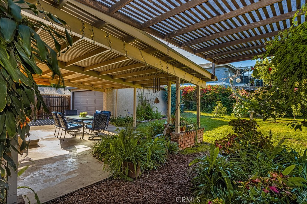 917 W Palmyra Avenue