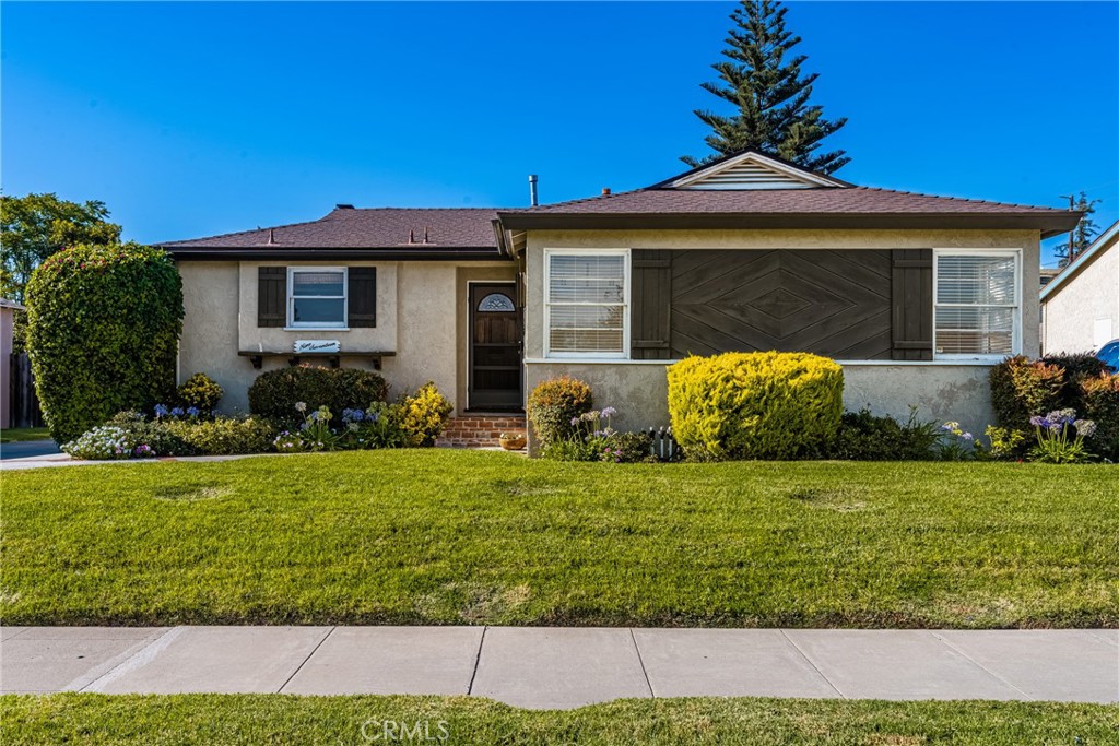 917 W Palmyra Avenue