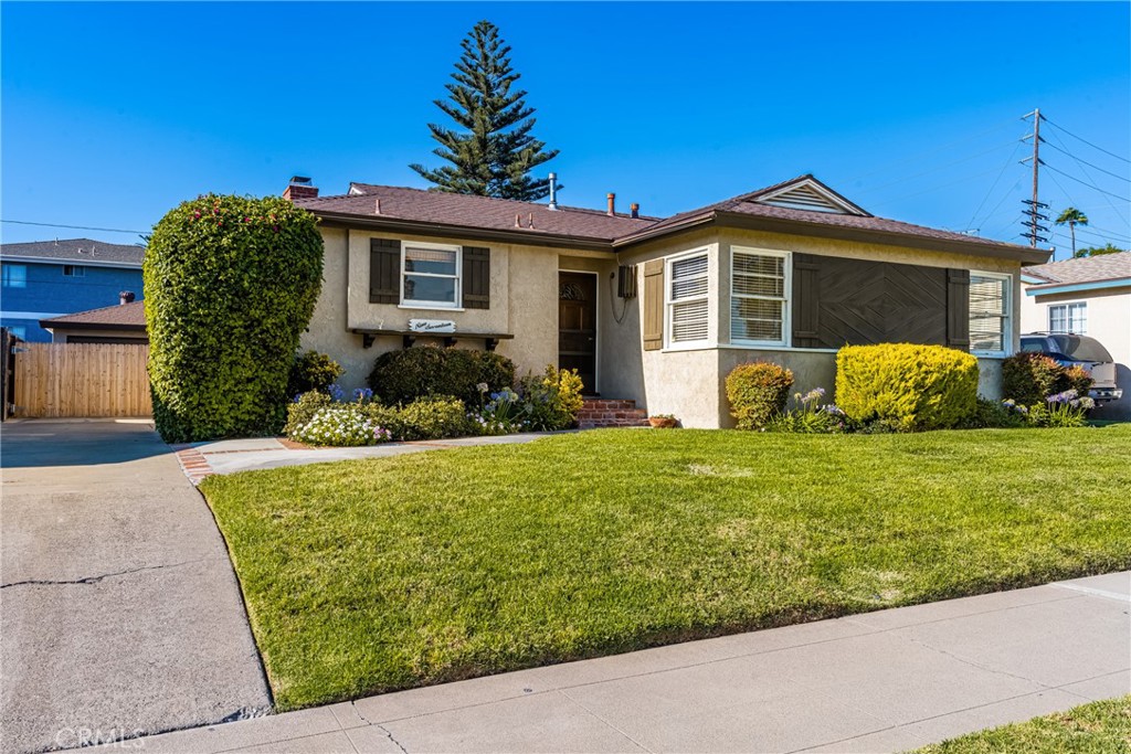 917 W Palmyra Avenue