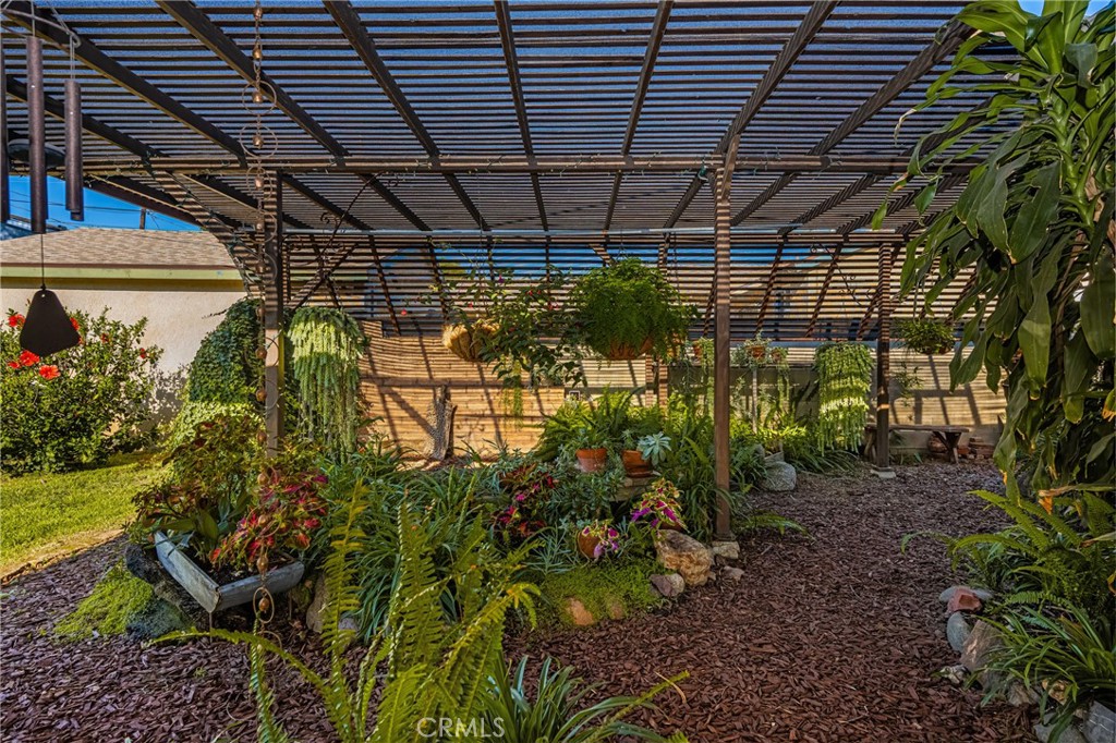 917 W Palmyra Avenue