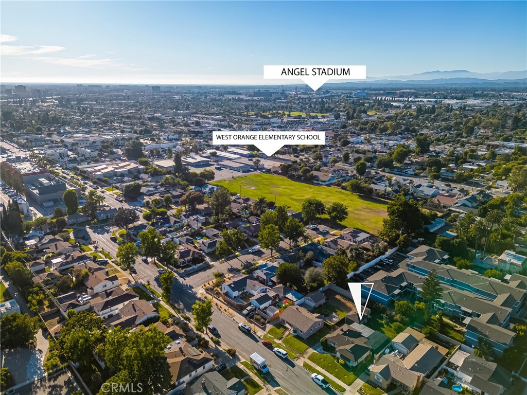 917 W Palmyra Avenue