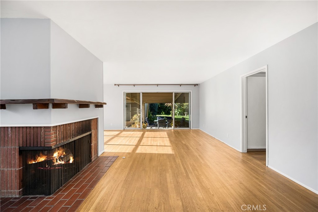 917 W Palmyra Avenue