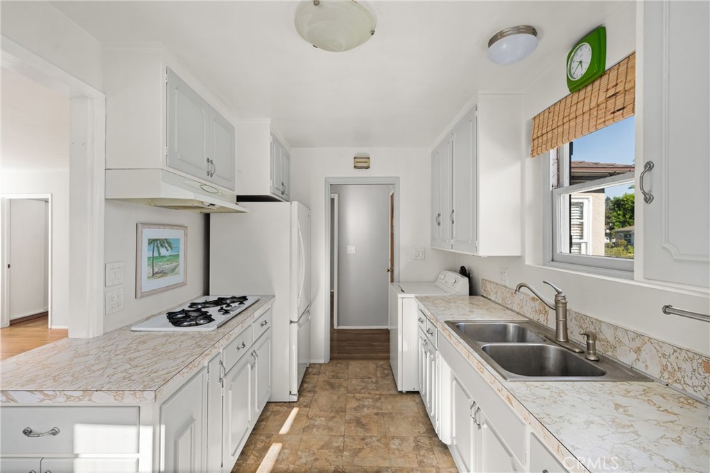 917 W Palmyra Avenue