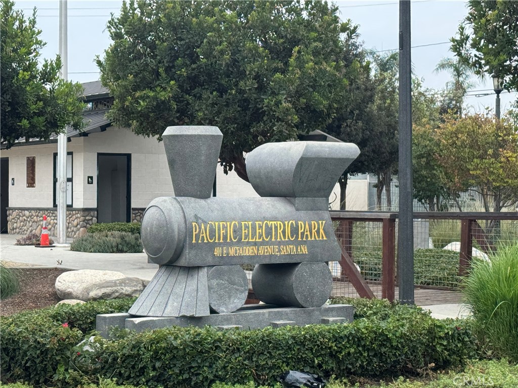 504 E Wisteria Place