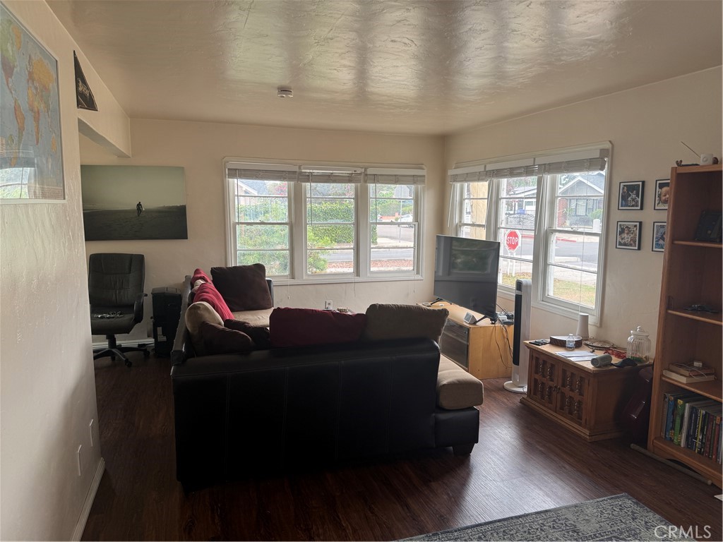 504 E Wisteria Place