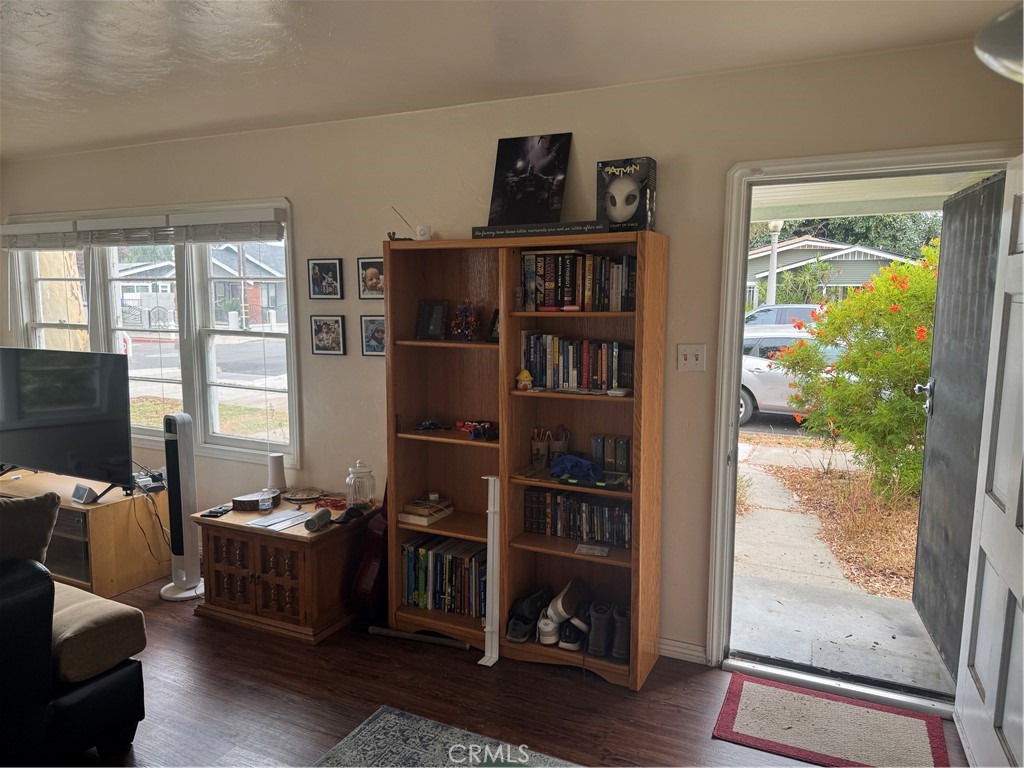 504 E Wisteria Place