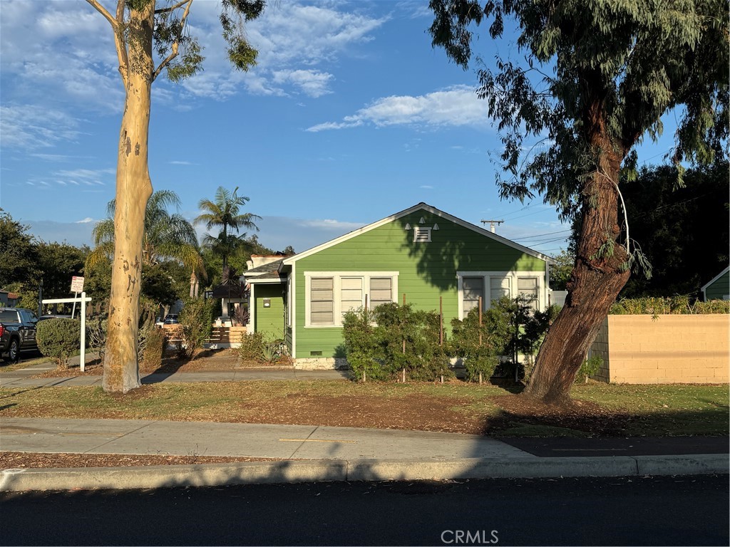 504 E Wisteria Place