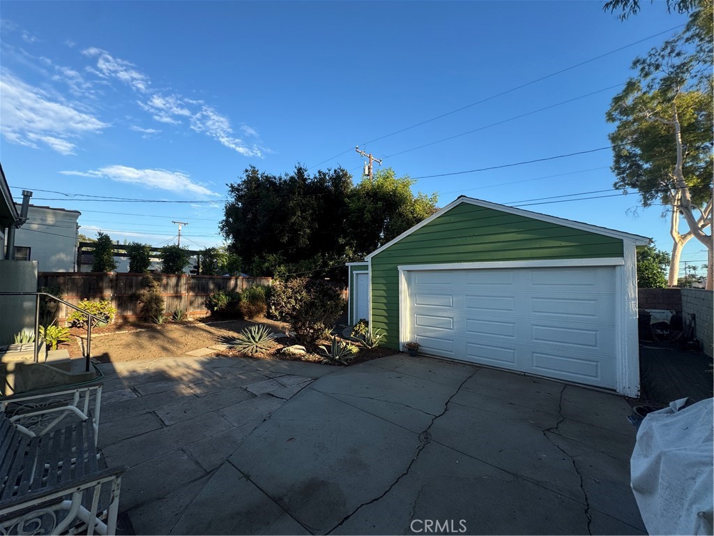 504 E Wisteria Place