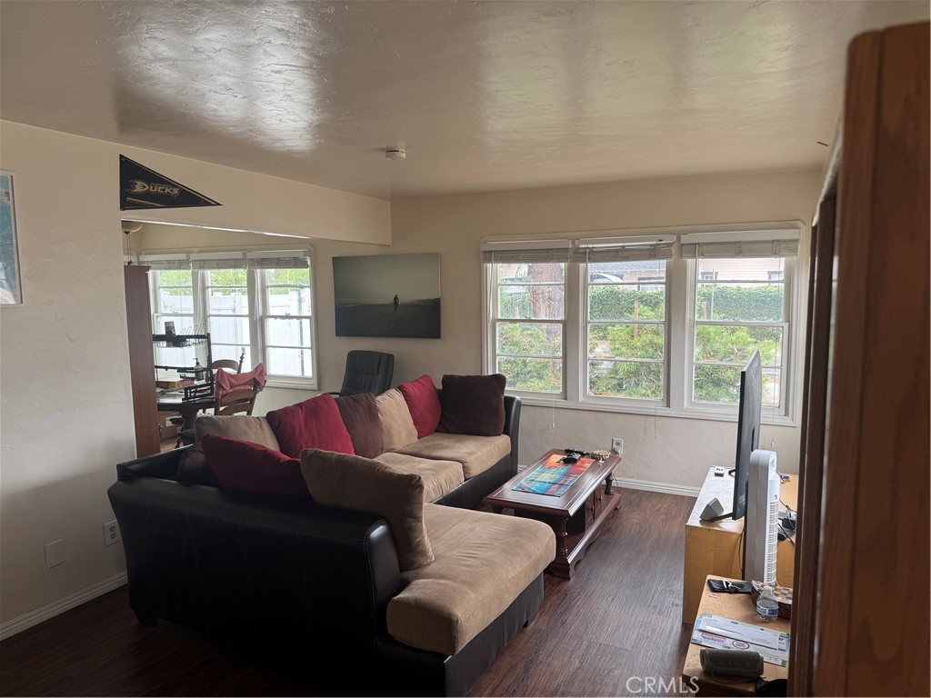 504 E Wisteria Place