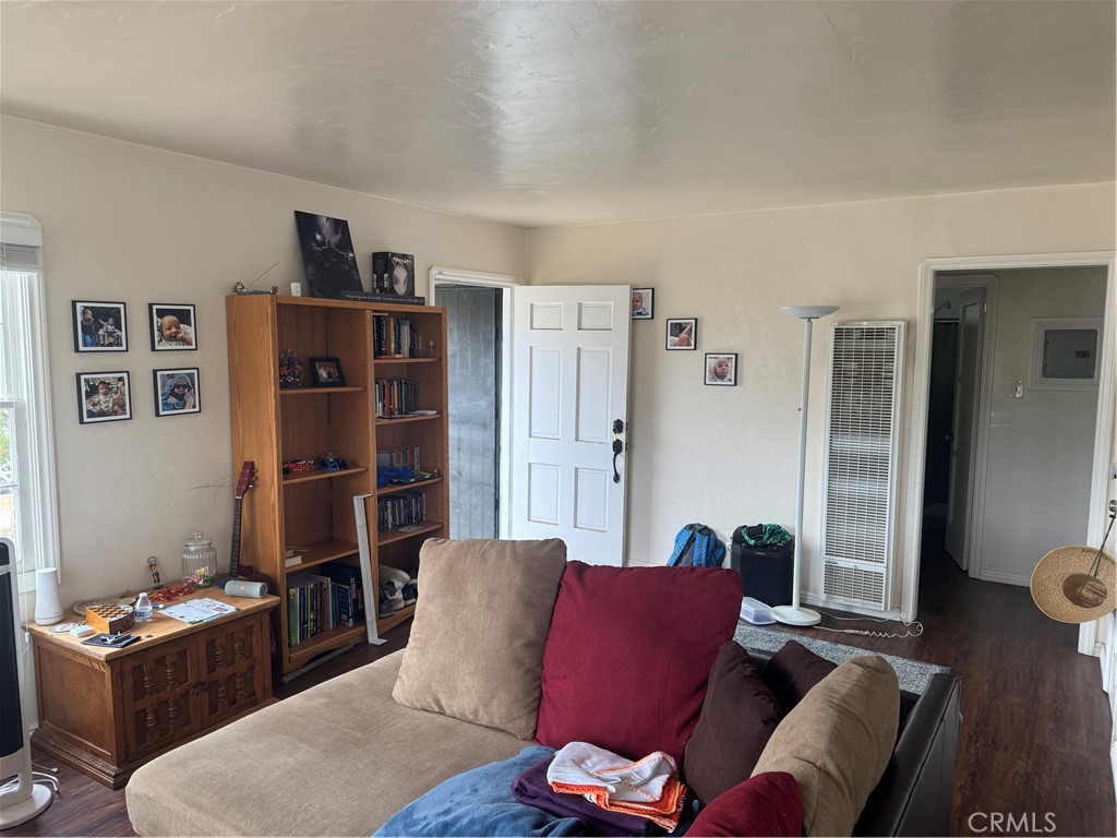 504 E Wisteria Place