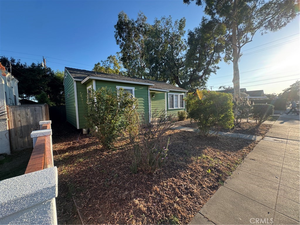 504 E Wisteria Place