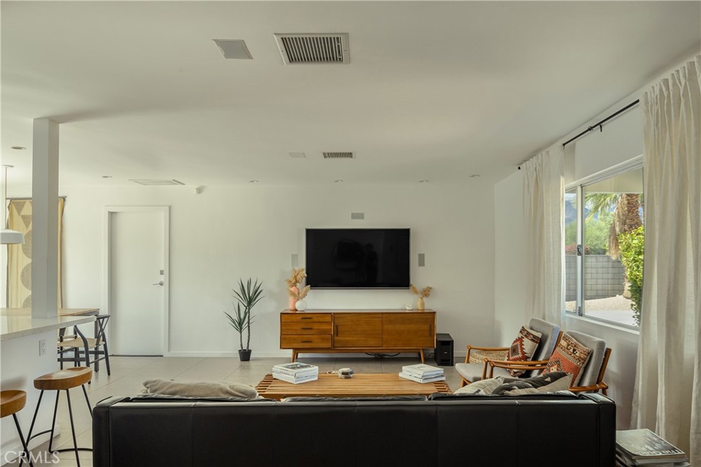 2079 2079 Paseo Roseta