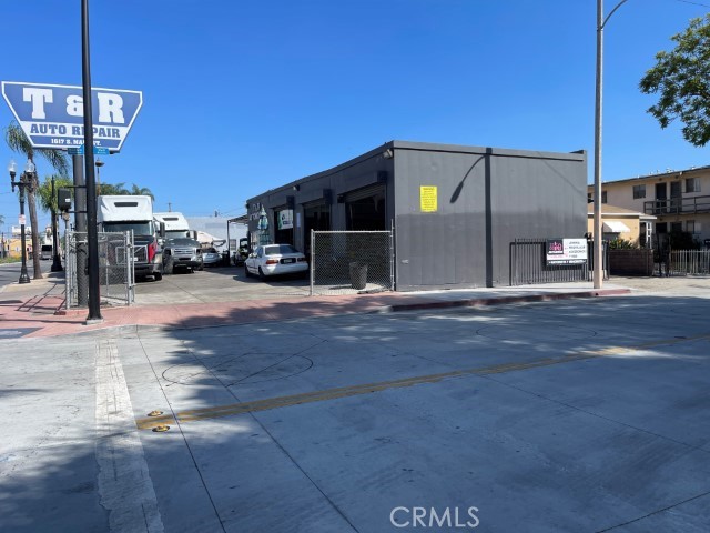 1617 1617 S Main