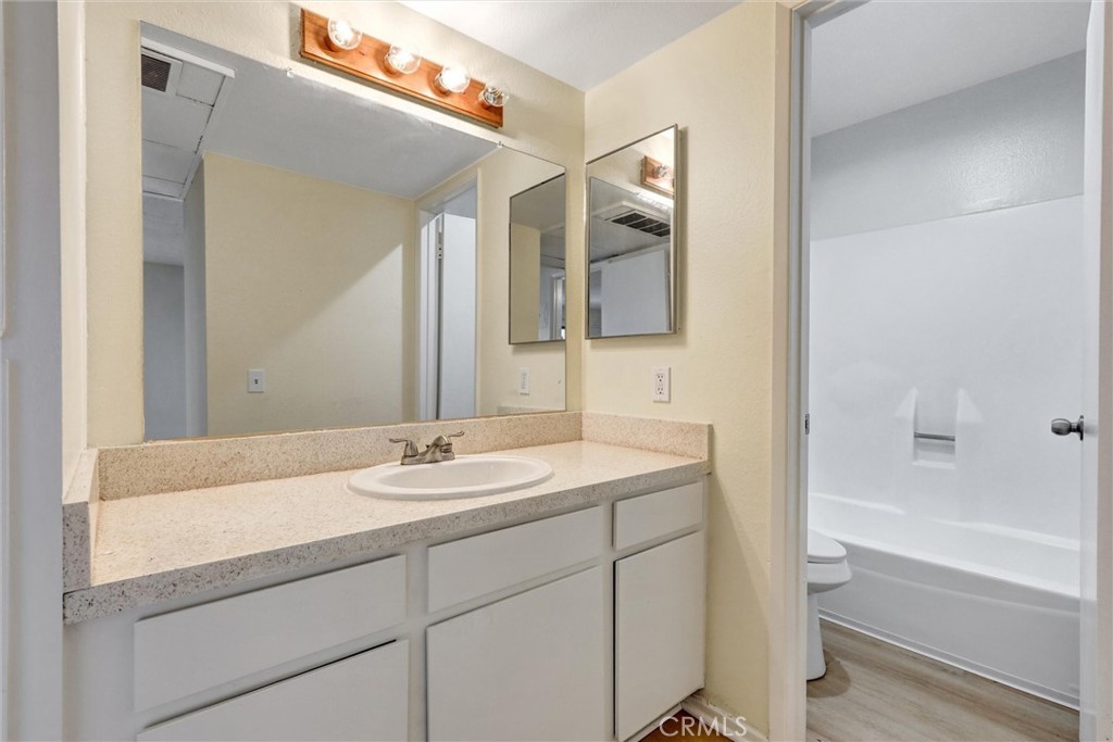 2813 S Fairview Street G