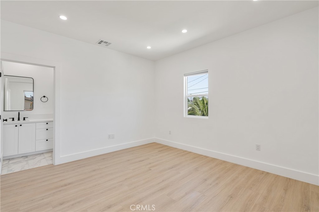 2338 S Cloverdale Avenue