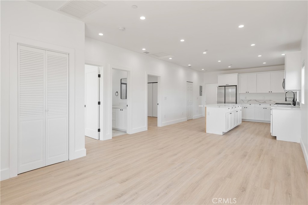 2338 S Cloverdale Avenue