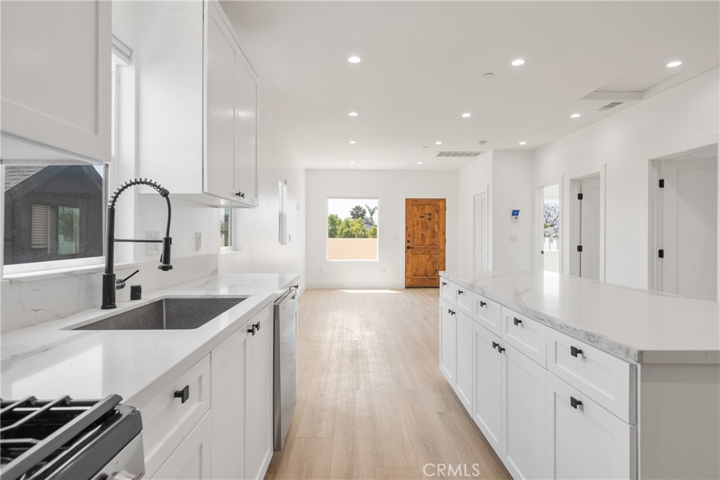 2338 S Cloverdale Avenue