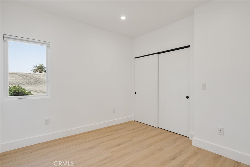 2338 S Cloverdale Avenue