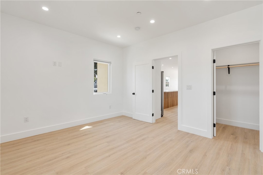 2338 S Cloverdale Avenue