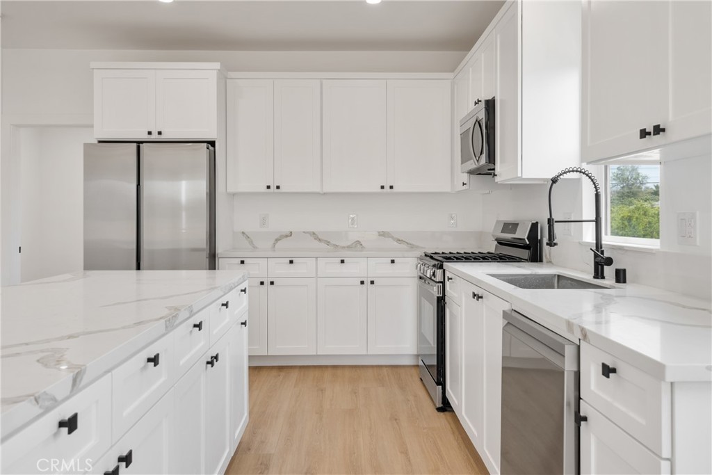 2338 S Cloverdale Avenue