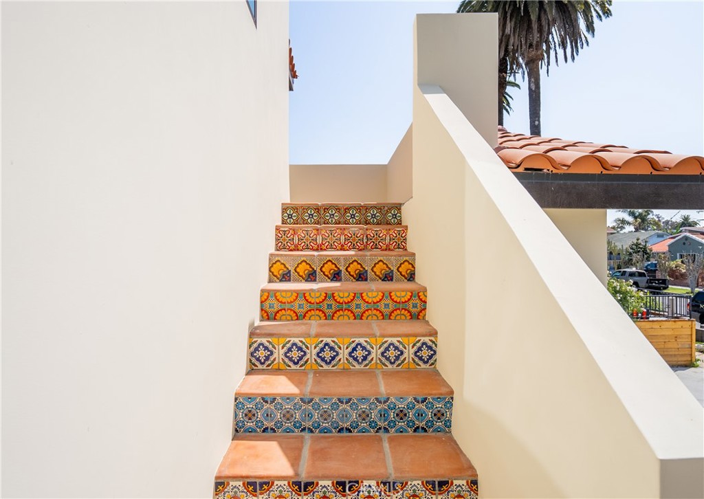 2338 S Cloverdale Avenue