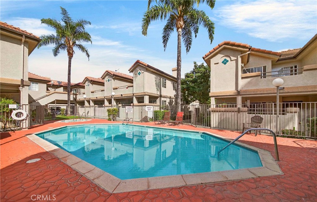 1215 N San Gabriel 309