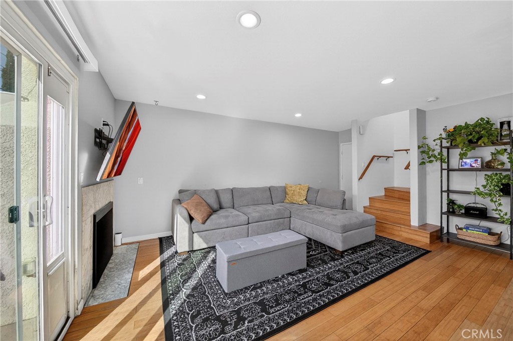 1215 N San Gabriel 309