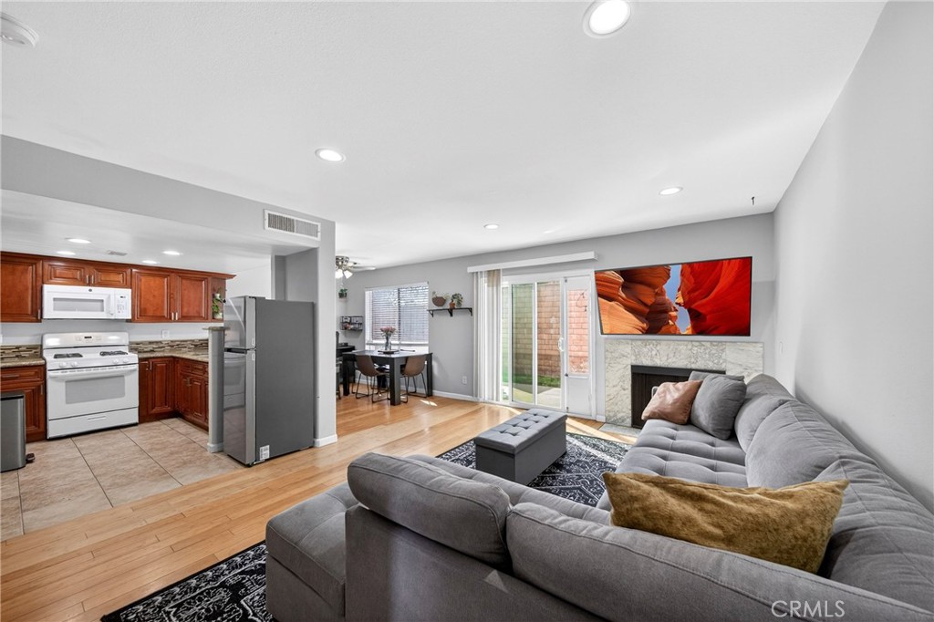 1215 N San Gabriel 309