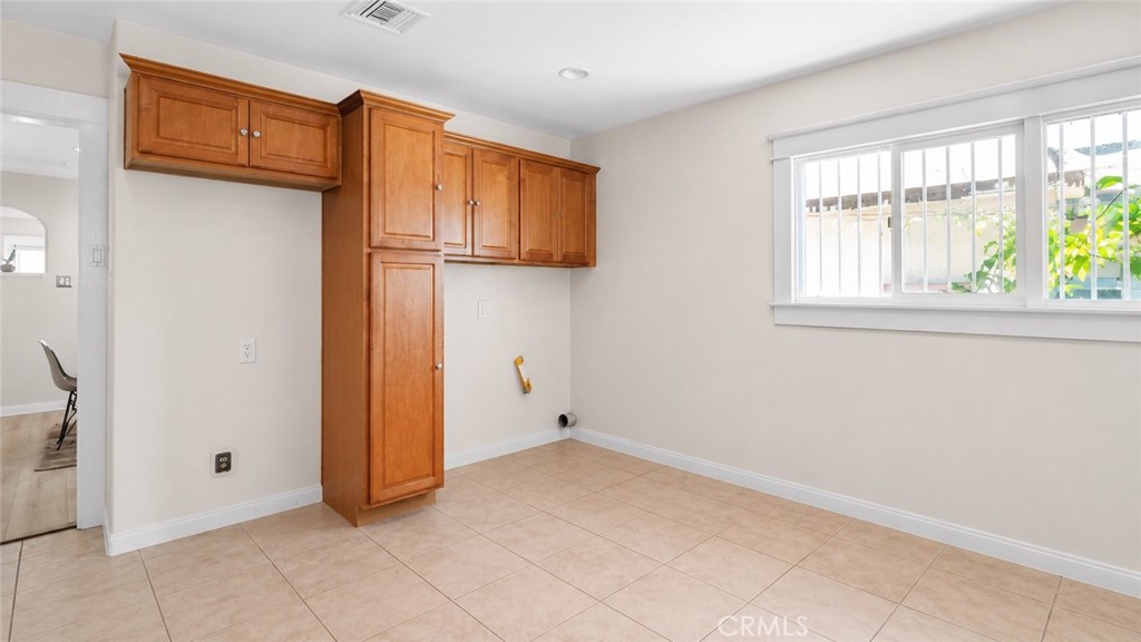 1849 W 38th Street