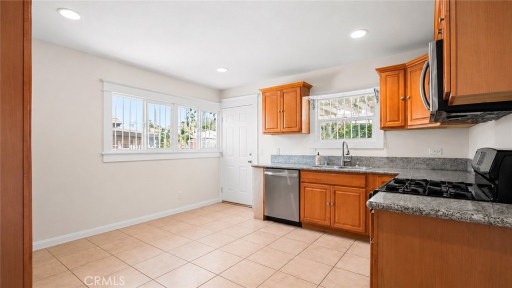 1849 W 38th Street