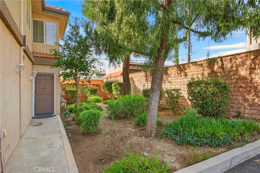 1215 N San Gabriel