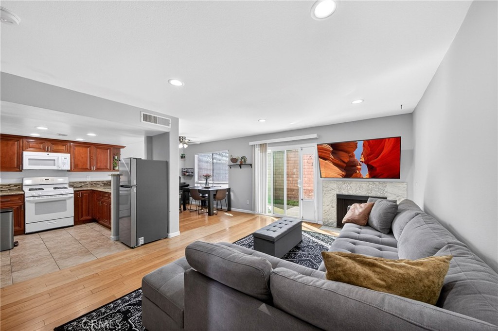 1215 N San Gabriel