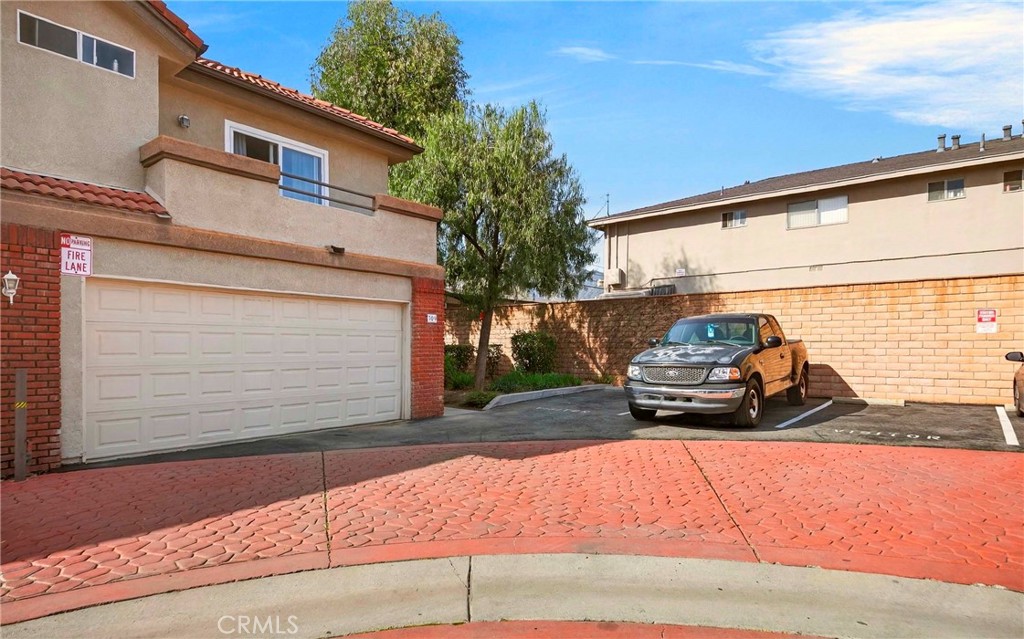 1215 N San Gabriel