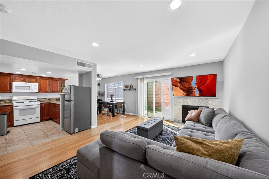 1215 N San Gabriel