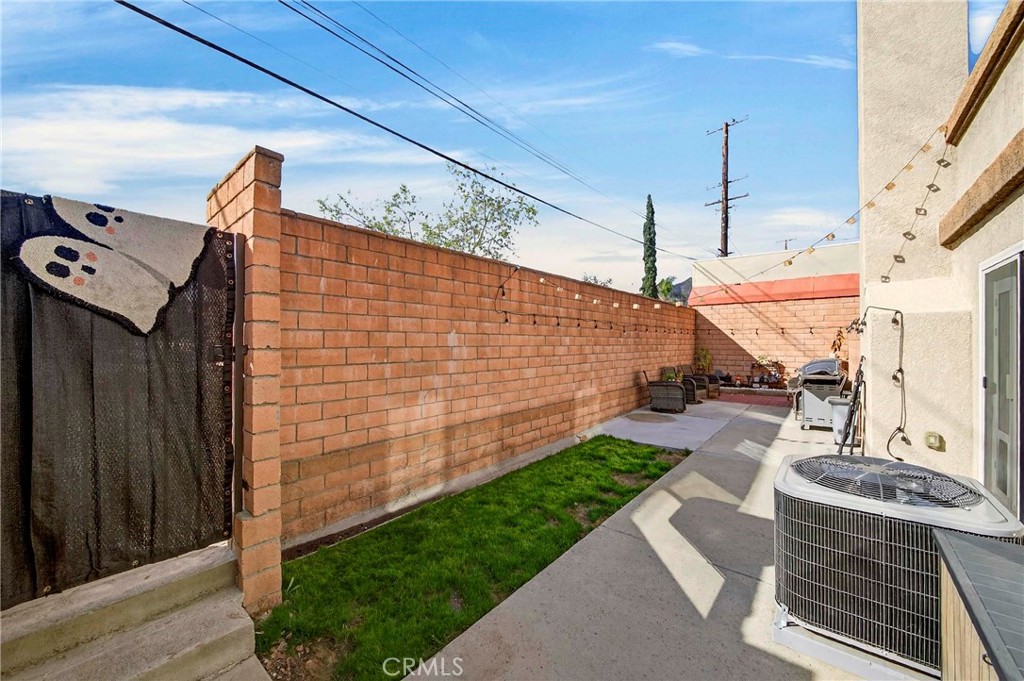 1215 N San Gabriel