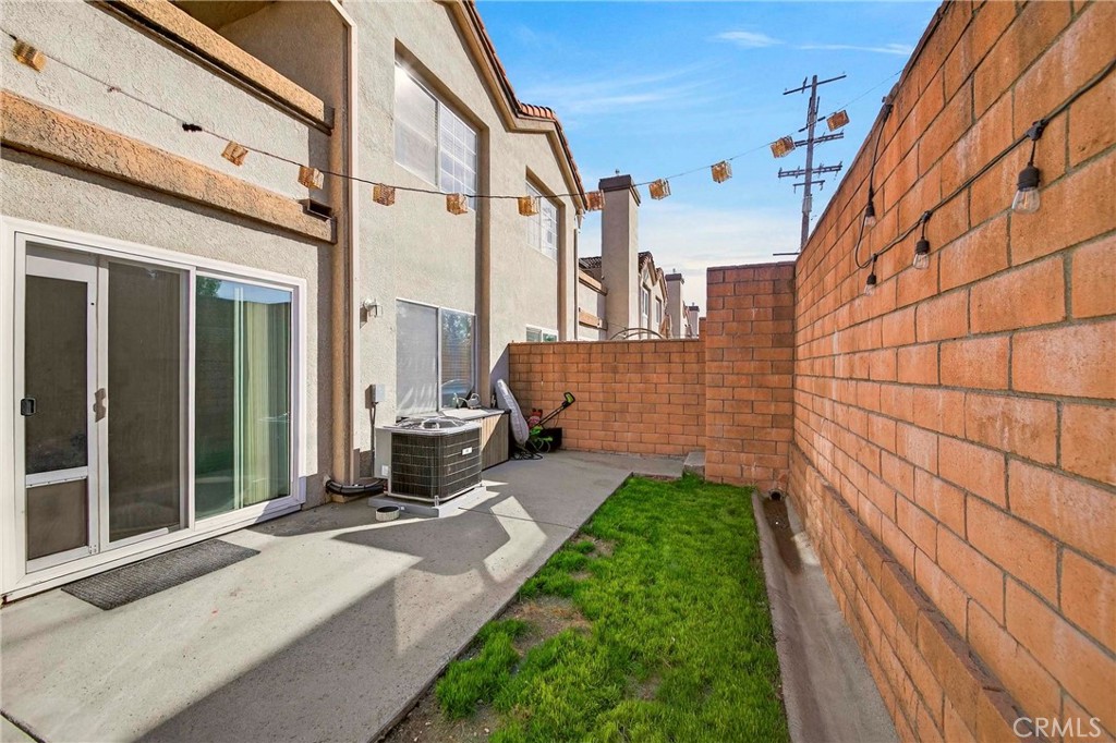 1215 N San Gabriel