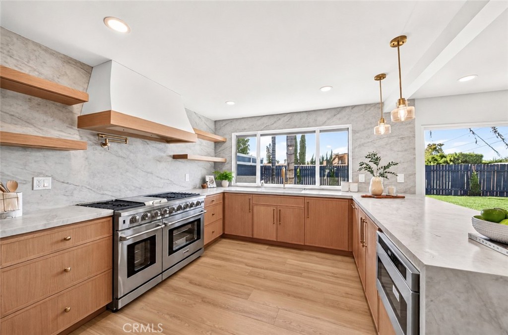 10033 Brookshire